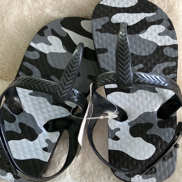 Two pair children’s sandals - Picture 6 of 6